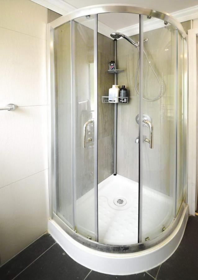 Salmon Magwood Guesthouse Торонто Екстериор снимка
