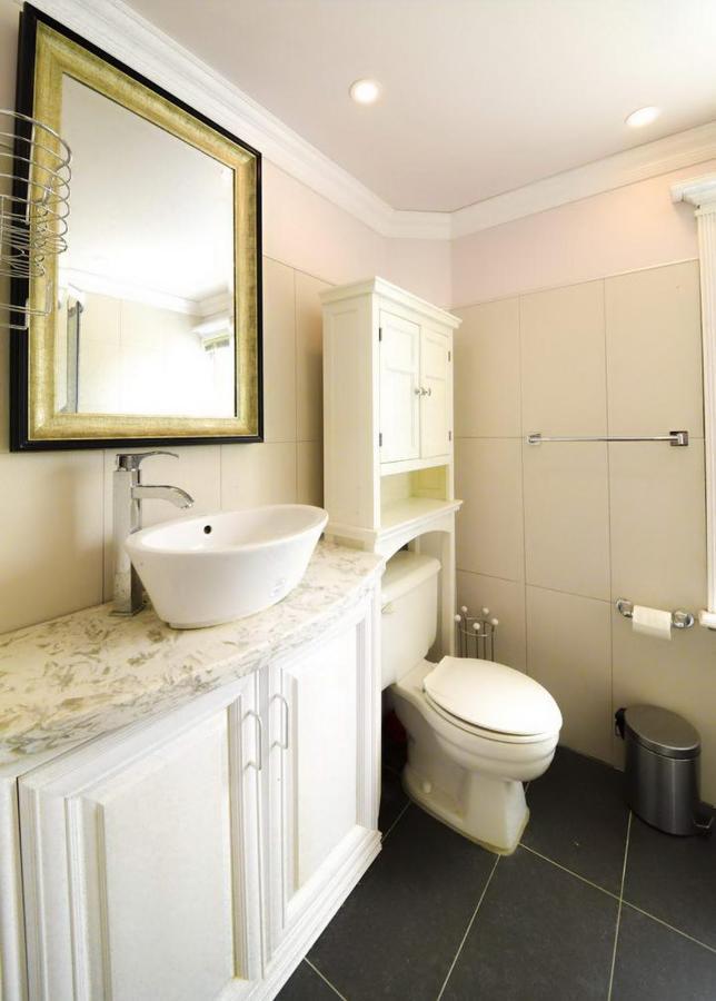 Salmon Magwood Guesthouse Торонто Екстериор снимка